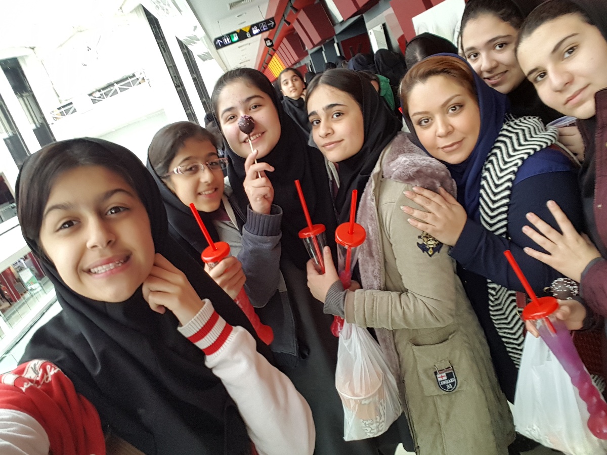 🎬 تجربه سینمایی با دانش‌آموزان متوسطه اول | اردوی هیجان‌انگیز در پاساژ کوروش 🍿✨