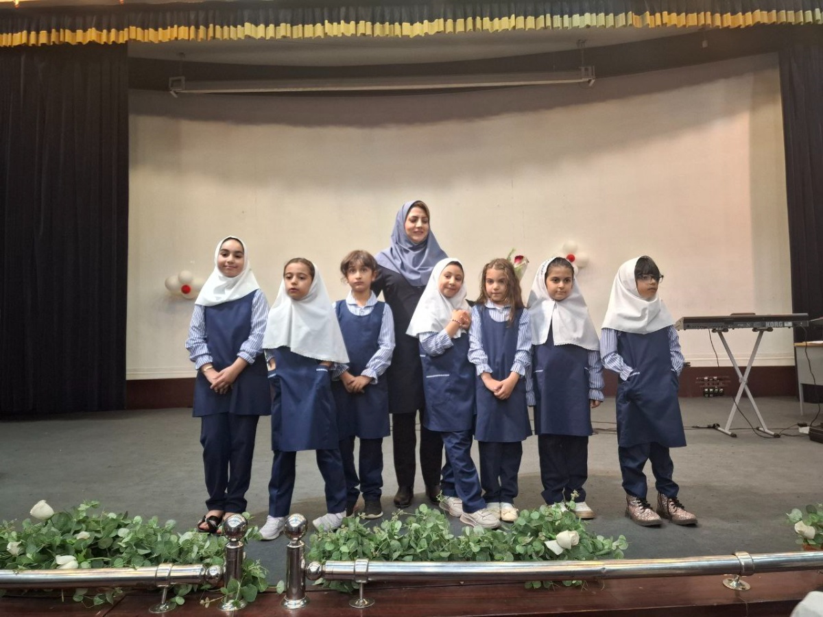 📸 عکس یادگاری کلاس دومی‌ها 💖✌️