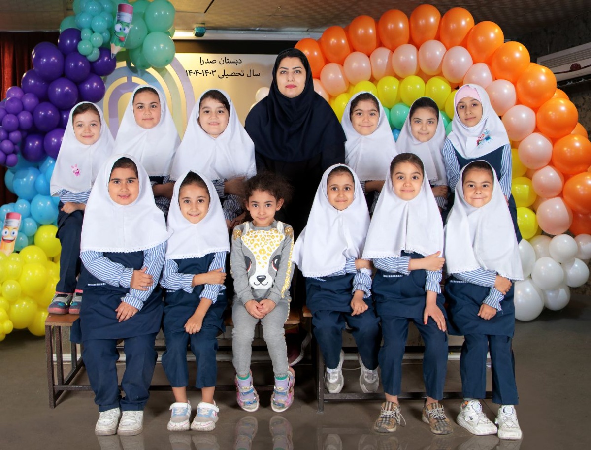📸 عکس یادگاری کلاس پیش‌دبستانی با خانم شاهی 🌼👩‍🏫
